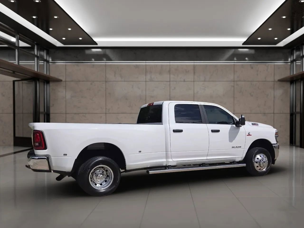 Used 2025 RAM 3500 Big Horn AWD/4WD image 33