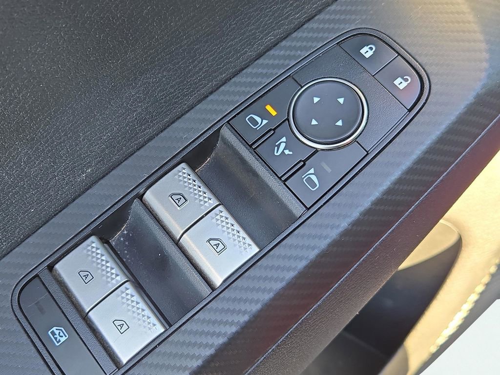 Used 2024 Mitsubishi Outlander SE Black Edition image 17