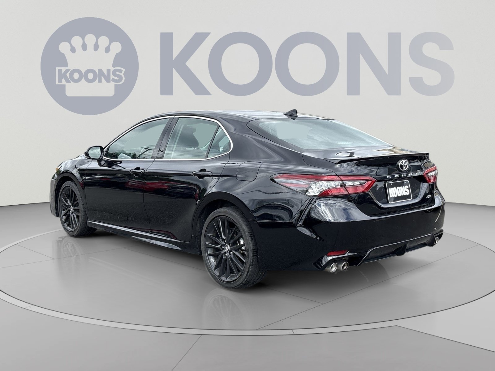 Used 2024 Toyota Camry XSE FWD image 4