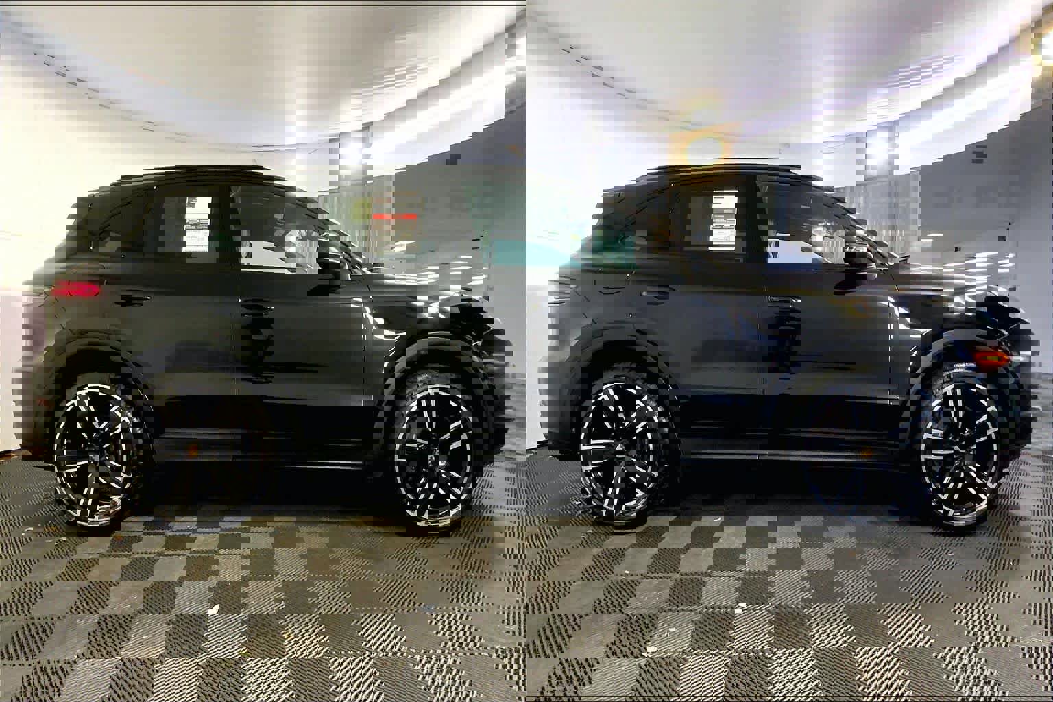 Used 2022 Porsche Cayenne image 16