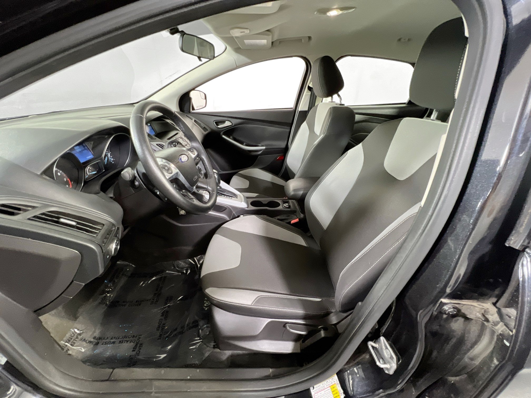 Used 2012 Ford Focus SE FWD image 18