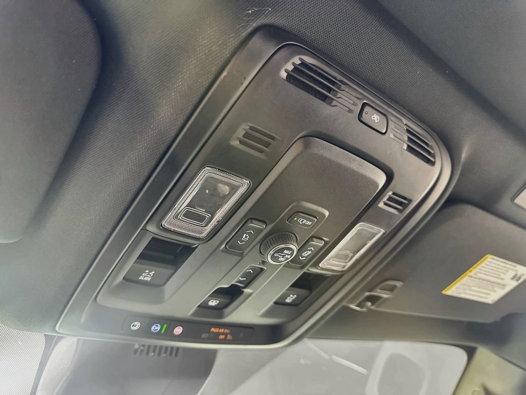 Used 2025 Chevrolet Suburban High Country AWD/4WD image 36
