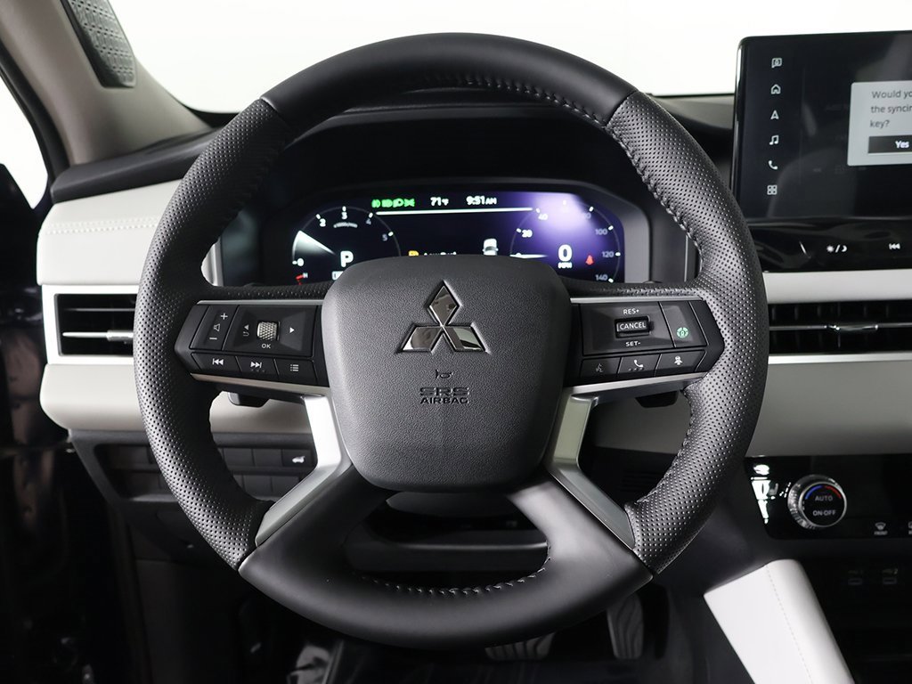 New 2025 Mitsubishi Outlander SE image 42