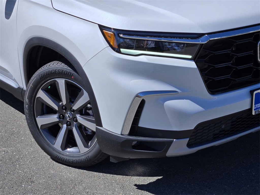 New 2025 Honda Pilot Touring image 9