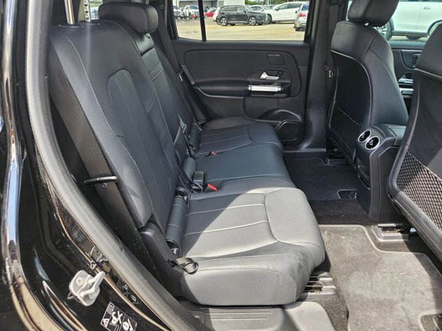 Used 2024 Mercedes-Benz EQB 300 4MATIC image 16