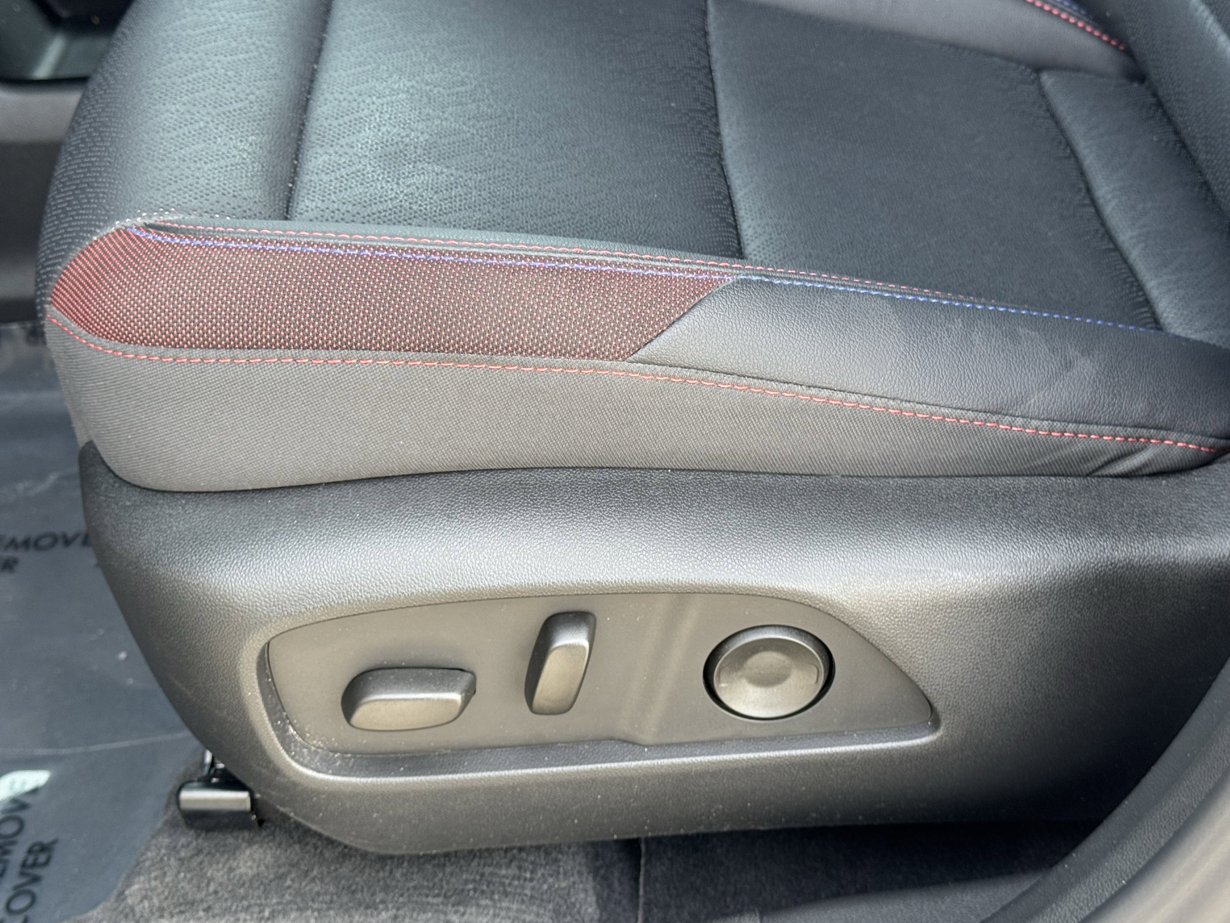 Used 2025 Chevrolet Equinox RS w/ Convenience Package III image 27