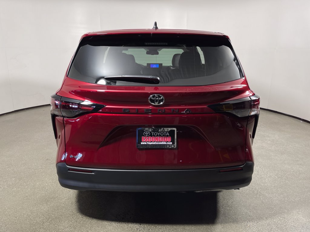 New 2026 Toyota Sienna LE FWD image 4