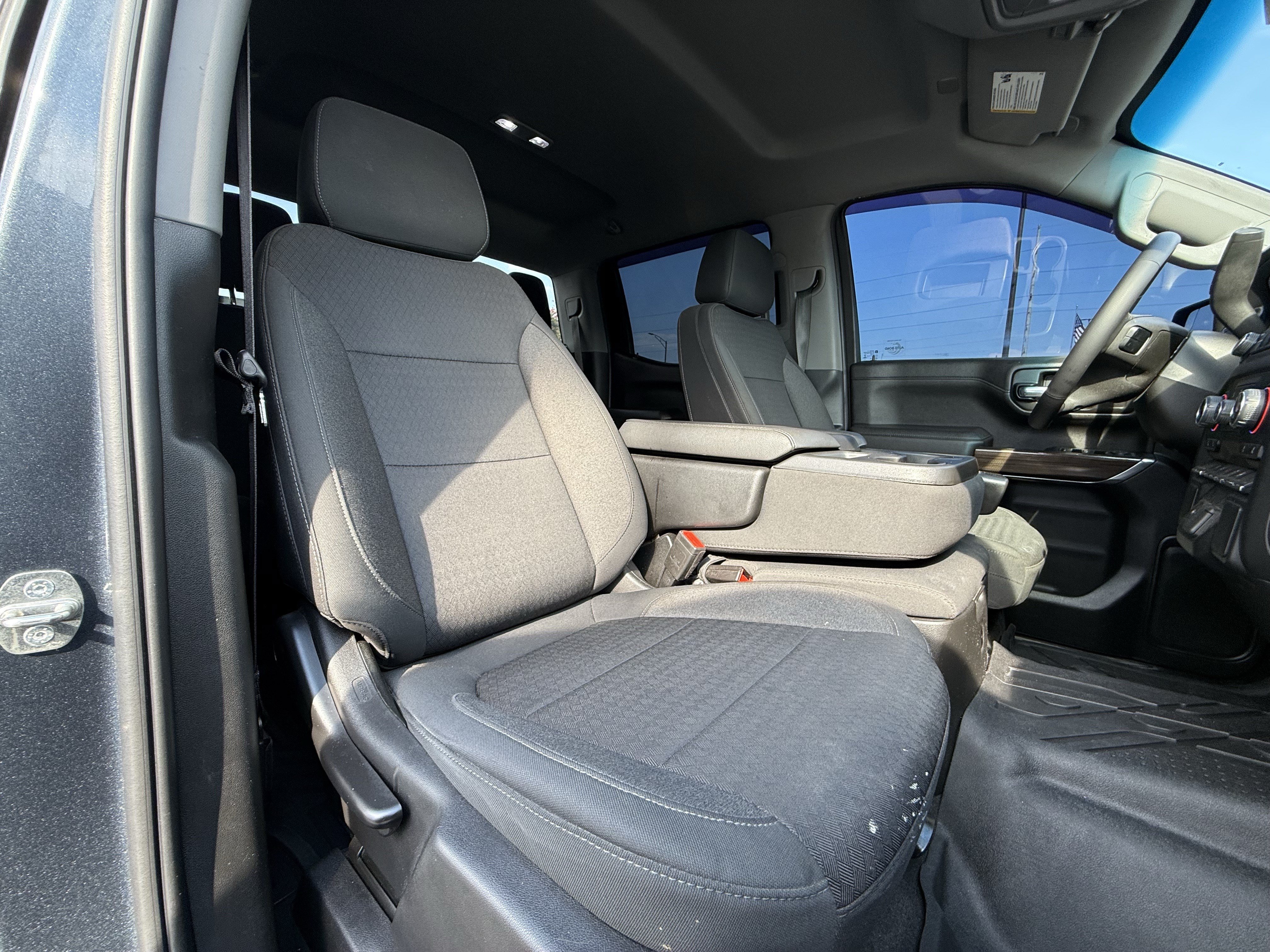 Used 2022 Chevrolet Silverado 1500 LT AWD/4WD image 34