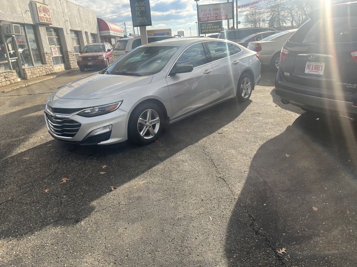 Used 2020 Chevrolet Malibu LS FWD image 2