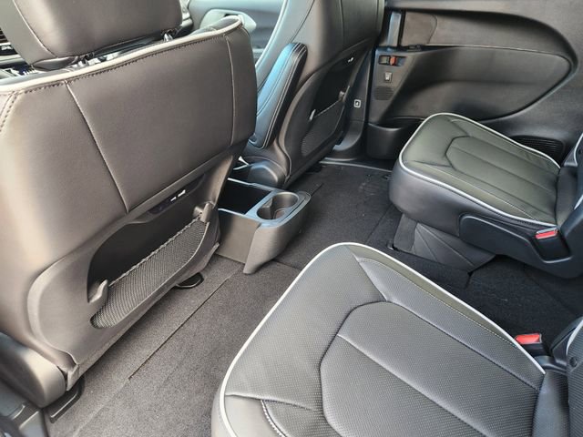 New 2026 Chrysler Pacifica Limited w/ S Appearance Package FWD image 22