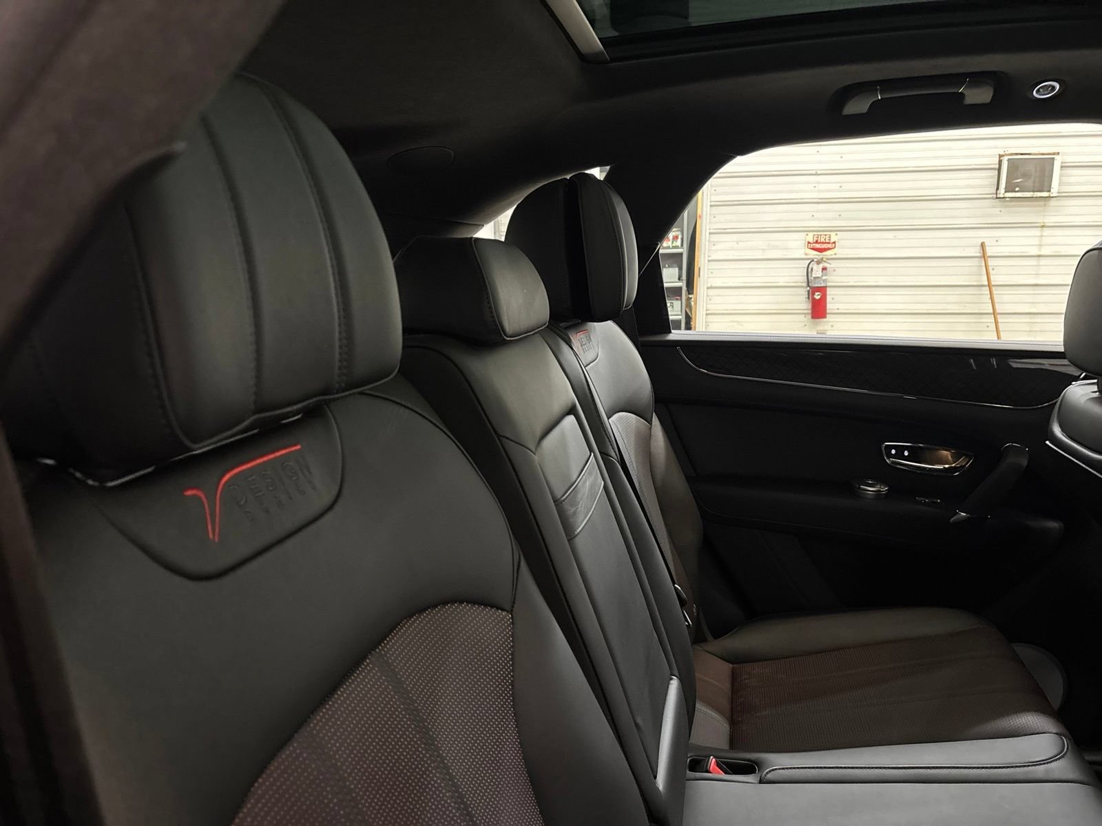 Used 2020 Bentley Bentayga AWD/4WD image 33
