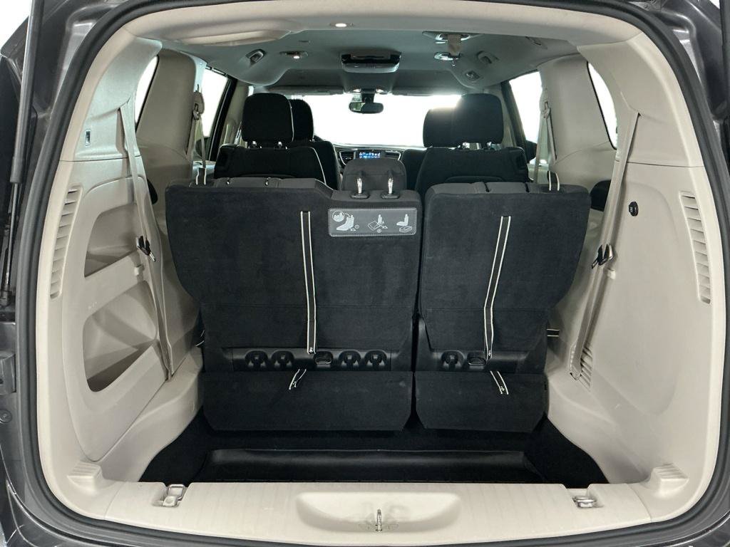 Used 2019 Chrysler Pacifica Touring Plus w/ Tire & Wheel Group FWD image 10