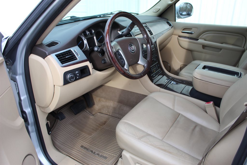 Used 2013 Cadillac Escalade ESV Premium image 6