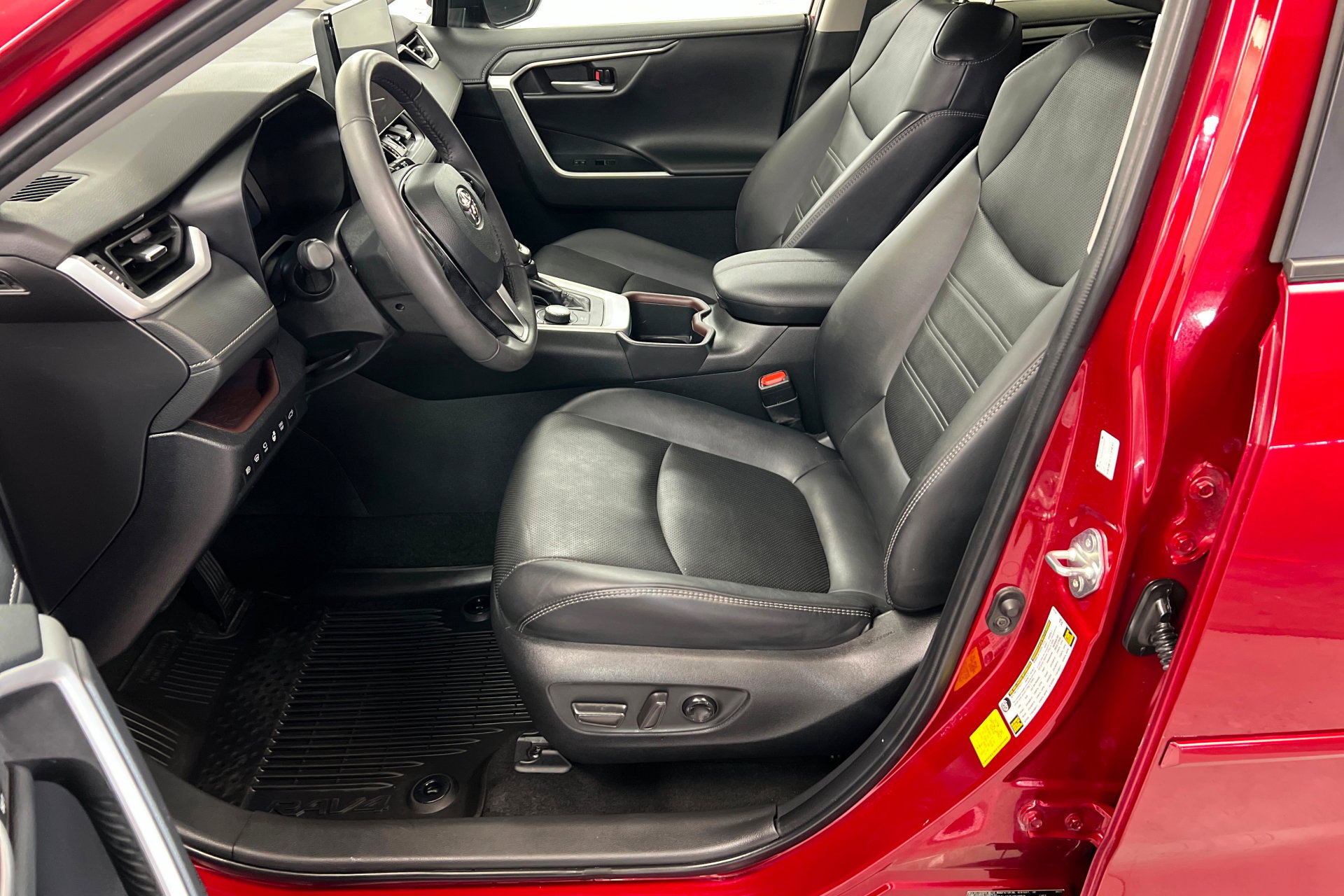 Used 2023 Toyota RAV4 Limited AWD/4WD image 18