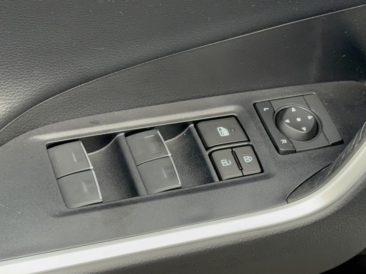 Used 2023 Toyota RAV4 XSE AWD/4WD image 15