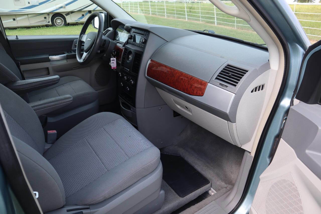 Used 2008 Chrysler Town & Country Touring image 30