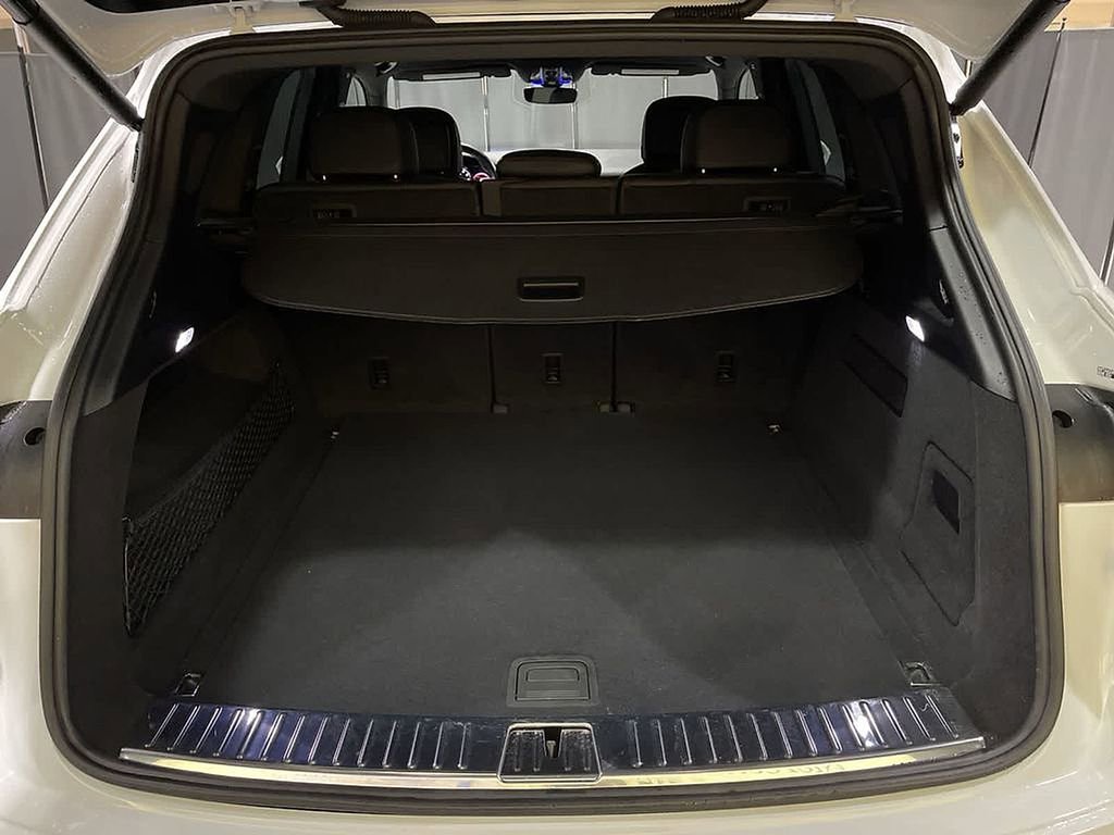 Used 2023 Porsche Cayenne w/ Premium Package image 31
