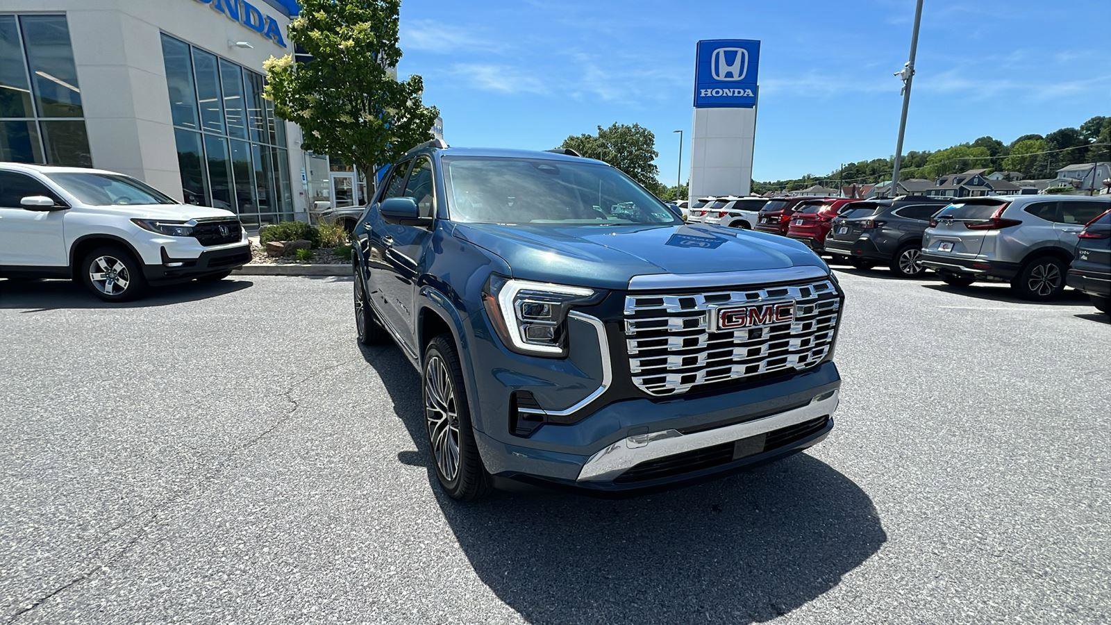 Used 2026 GMC Terrain Denali AWD/4WD image 2