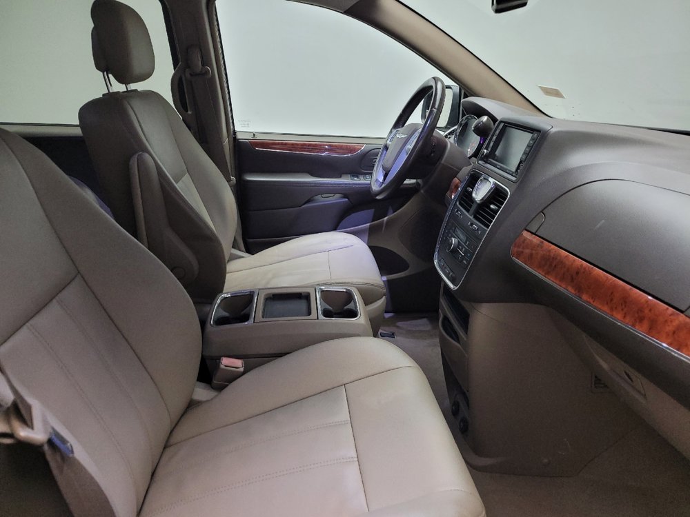 Used 2016 Chrysler Town & Country Touring FWD image 21