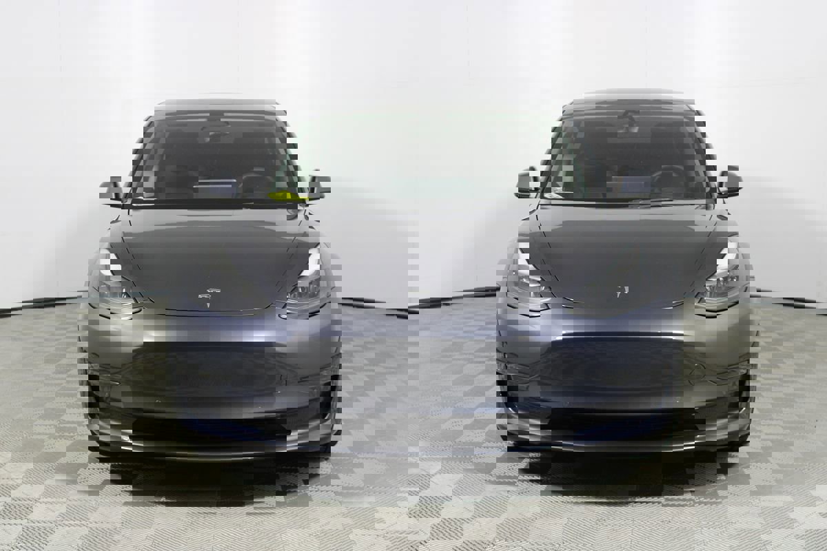 Used 2022 Tesla Model 3 Performance image 2
