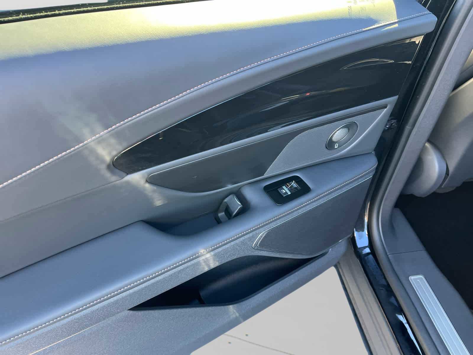 Used 2024 Lincoln Nautilus Reserve w/ Equipment Group 202A image 26