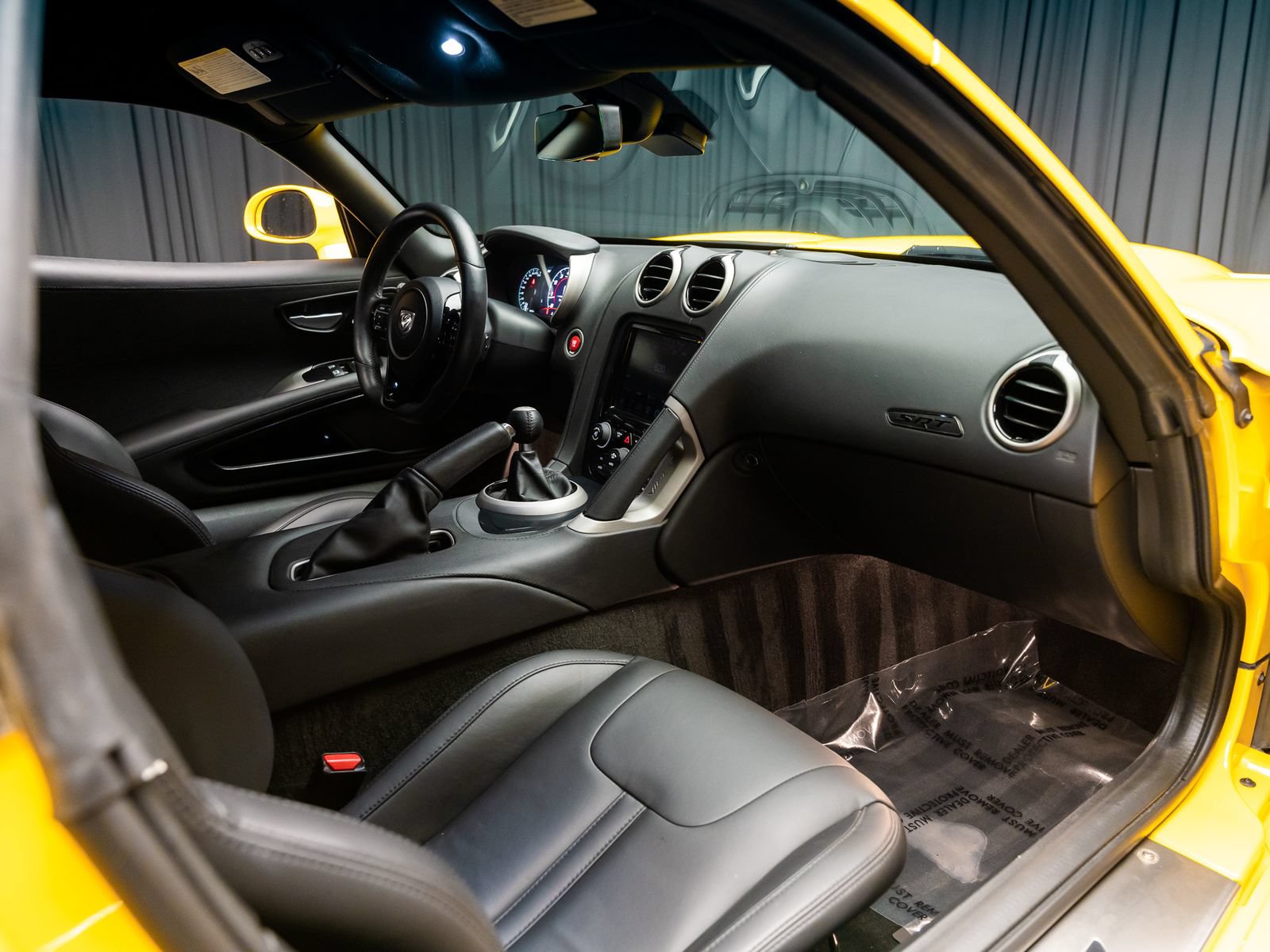 Used 2014 SRT Viper SRT-10 w/ Grand Touring Package RWD image 51