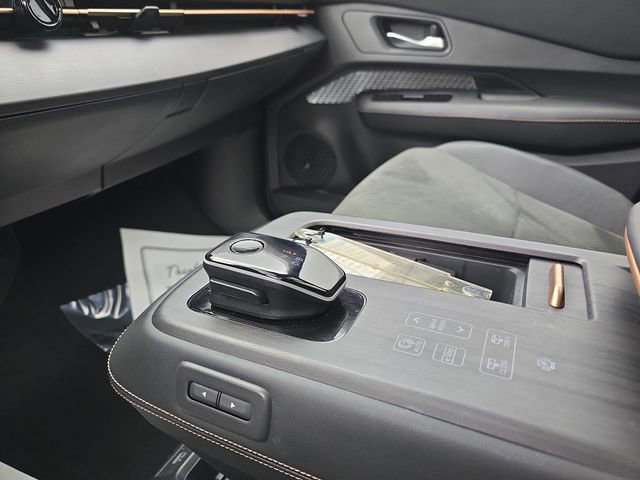 Used 2023 Nissan Ariya FWD image 40