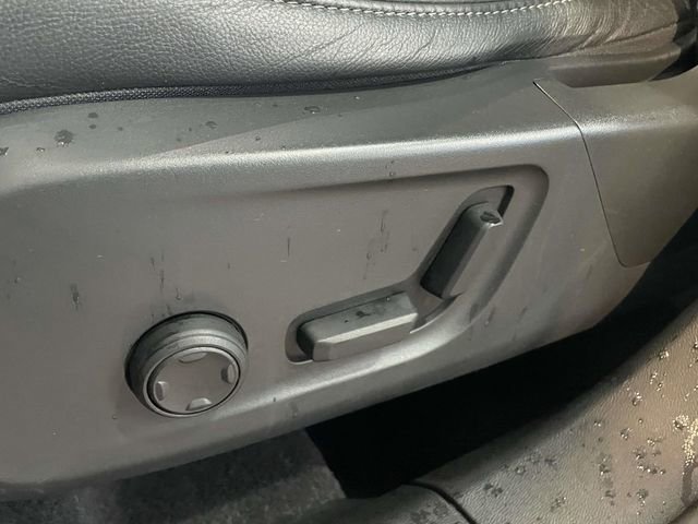 Used 2019 Volvo XC40 T5 Momentum image 15