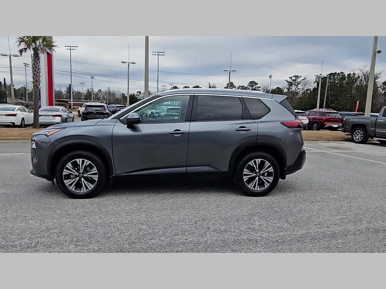 Used 2023 Nissan Rogue SV w/ SV Premium B Package image 26