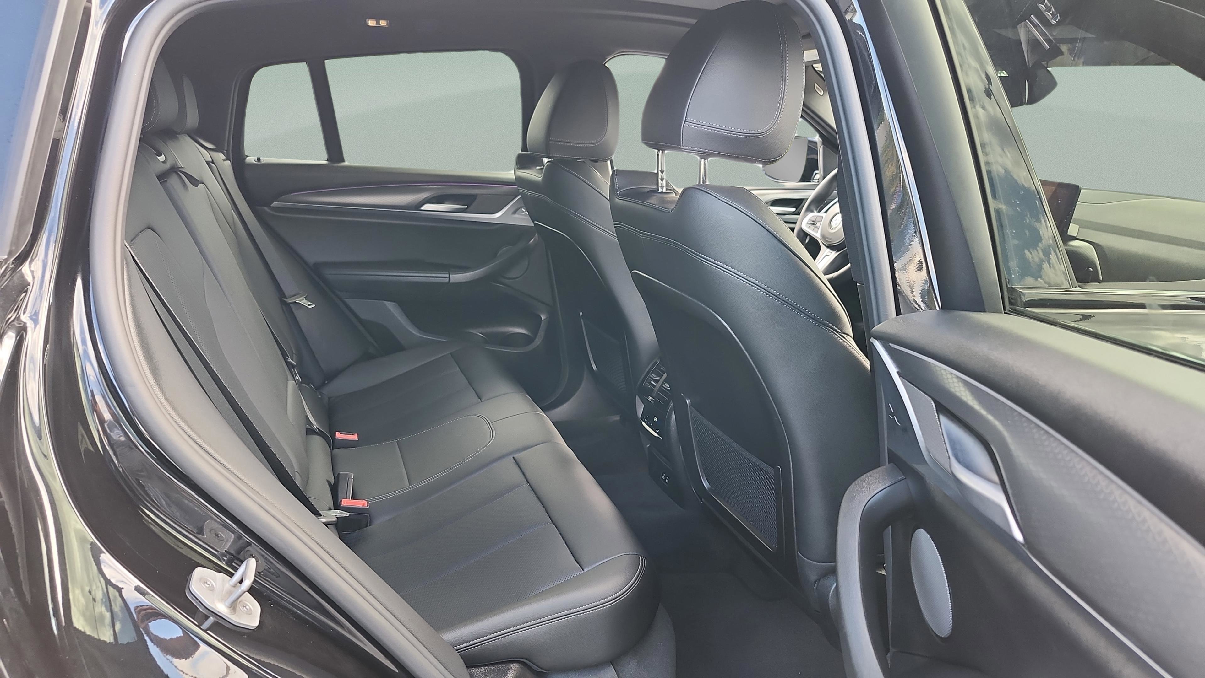 Certified 2025 BMW X4 xDrive30i w/ Premium Package image 29