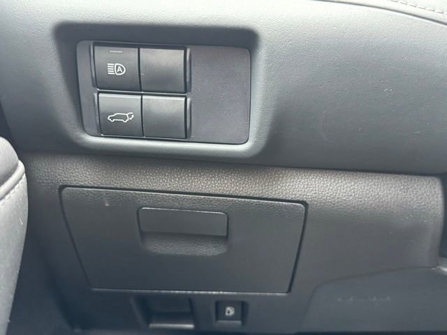 Used 2021 Toyota Highlander XLE AWD/4WD image 35
