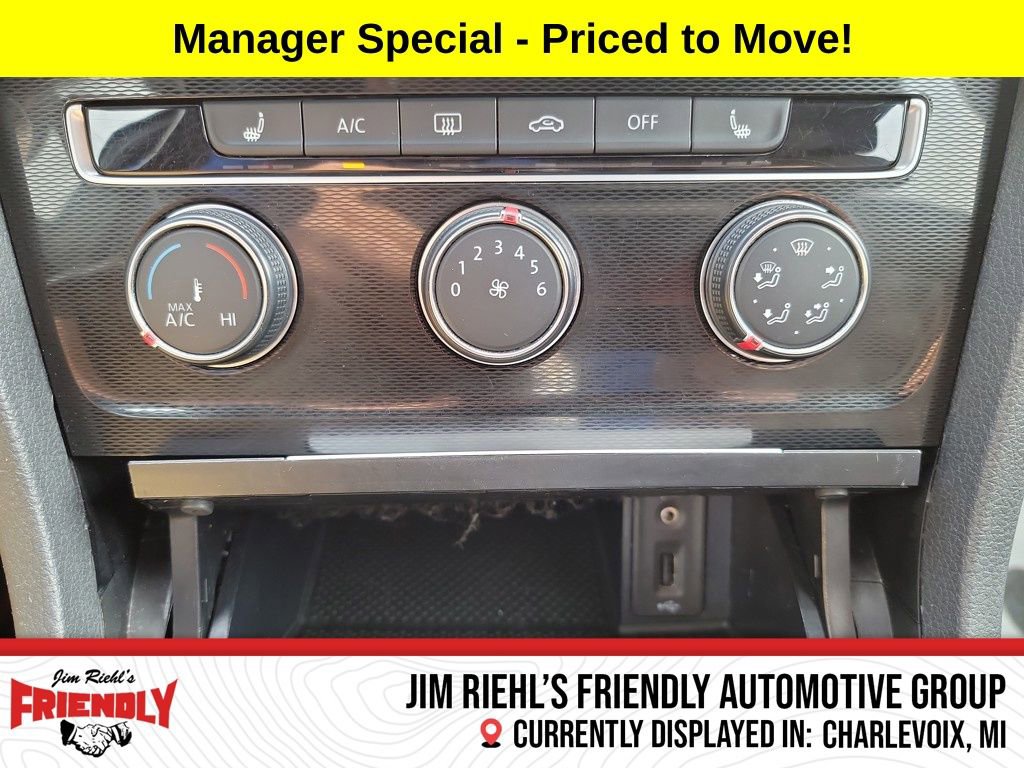 Used 2016 Volkswagen Golf S image 19