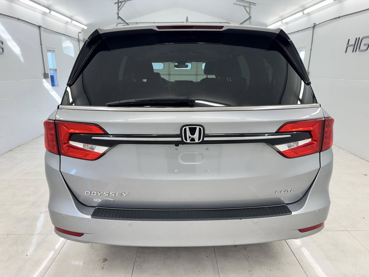 Used 2023 Honda Odyssey Elite image 5
