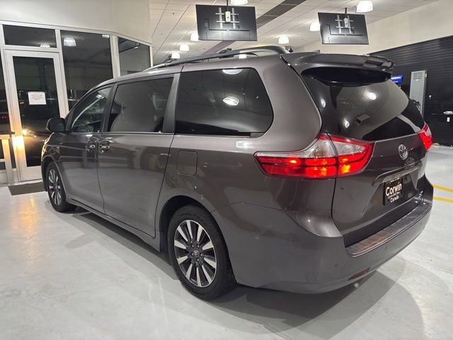 Used 2019 Toyota Sienna XLE image 4