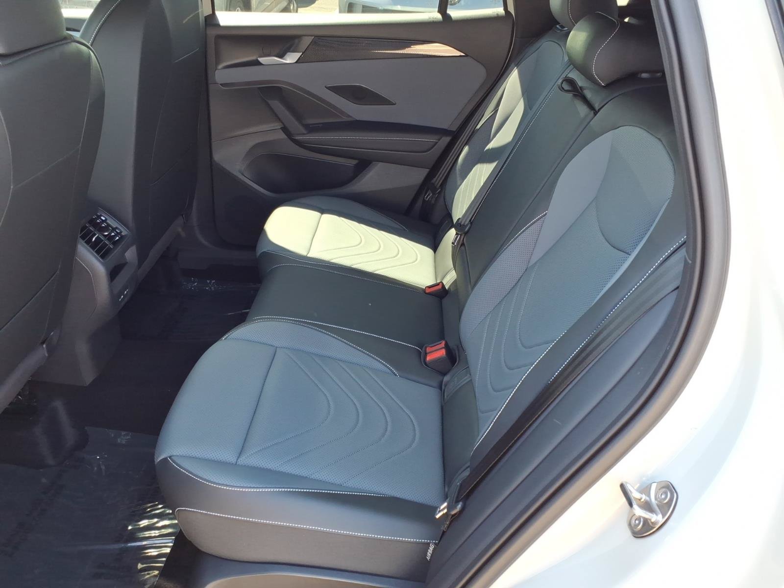 New 2026 Volkswagen Tiguan SE R-Line FWD image 12