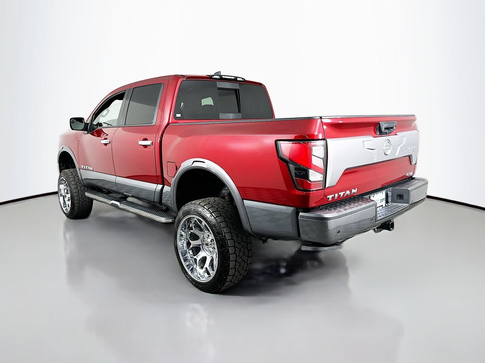 Used 2023 Nissan Titan Platinum Reserve w/ Moonroof Package AWD/4WD image 5
