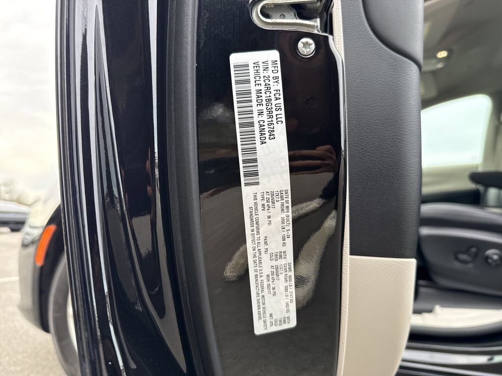Used 2024 Chrysler Pacifica Touring-L image 31