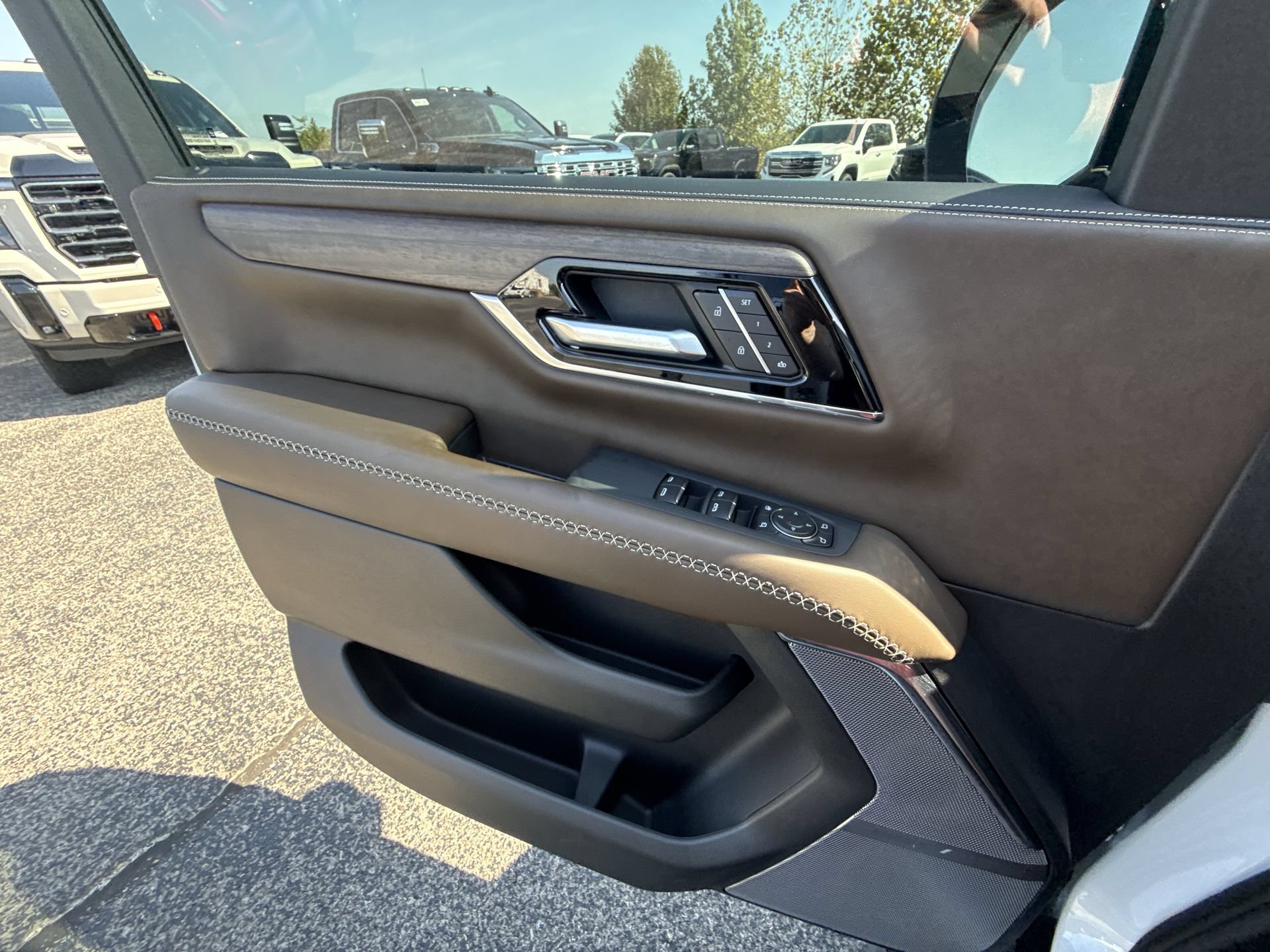Certified 2026 GMC Yukon Denali Ultimate AWD/4WD image 30