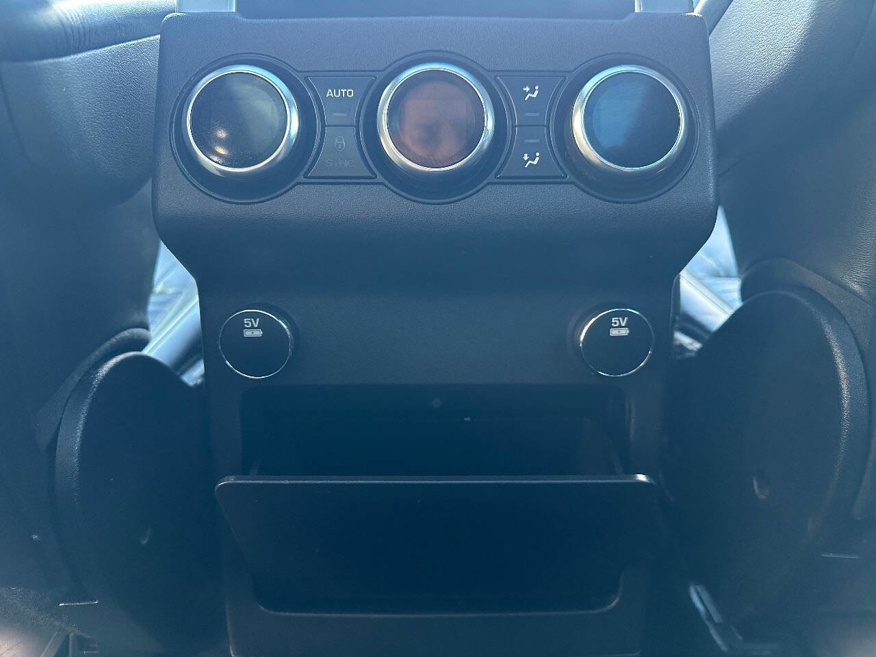 Used 2017 Land Rover Discovery HSE Luxury image 8