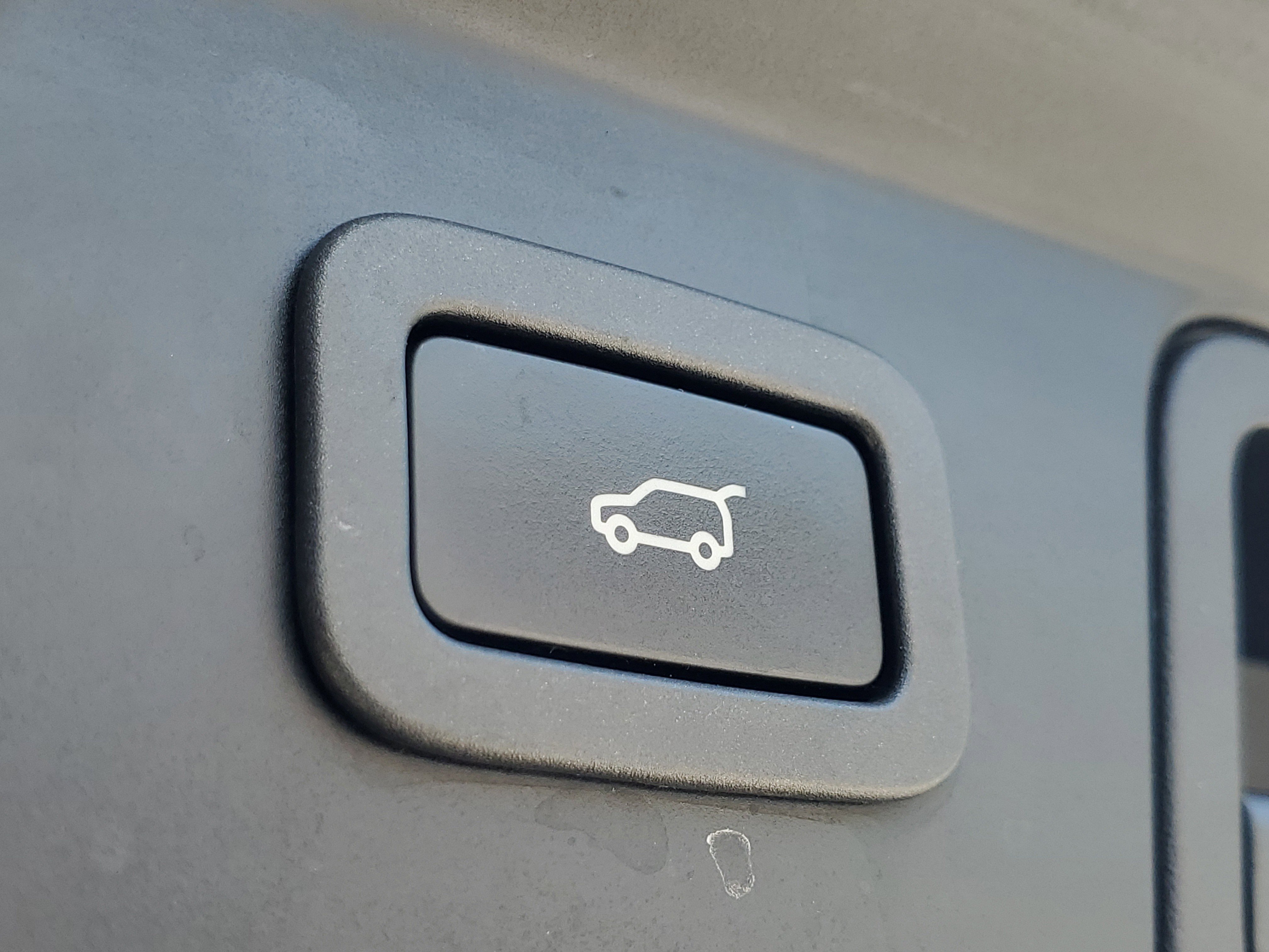 Used 2019 Land Rover Range Rover Velar S image 15