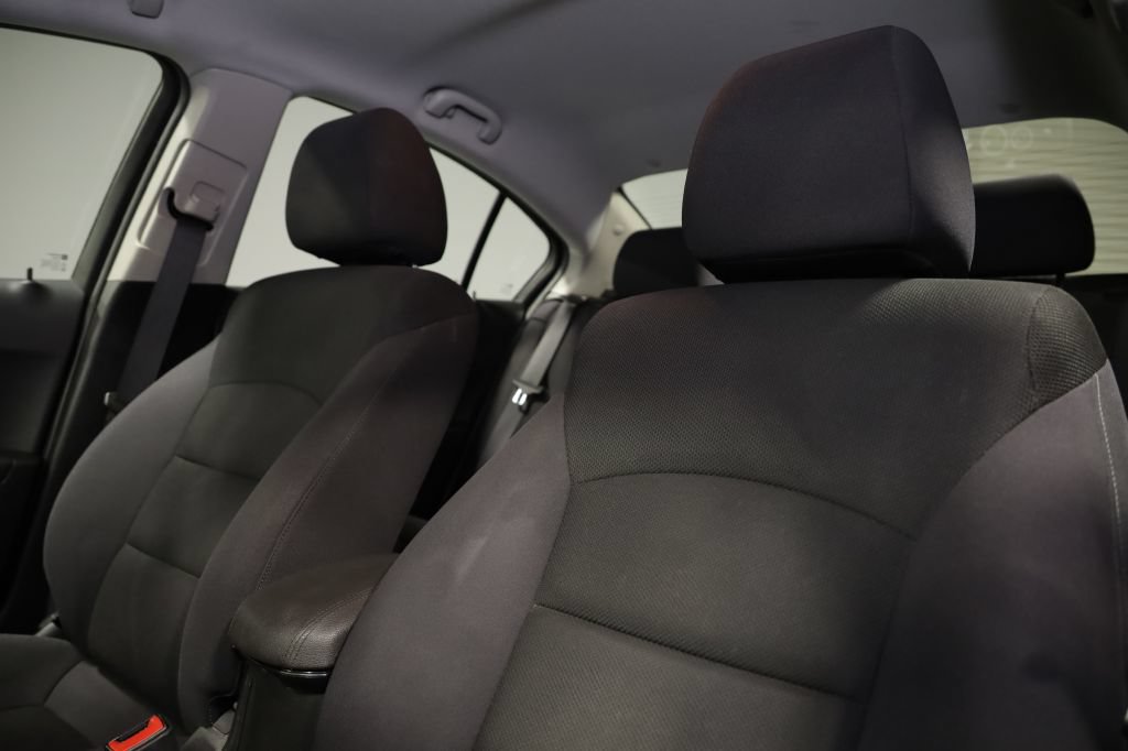 Used 2014 Chevrolet Cruze LT w/ Technology Package FWD image 13