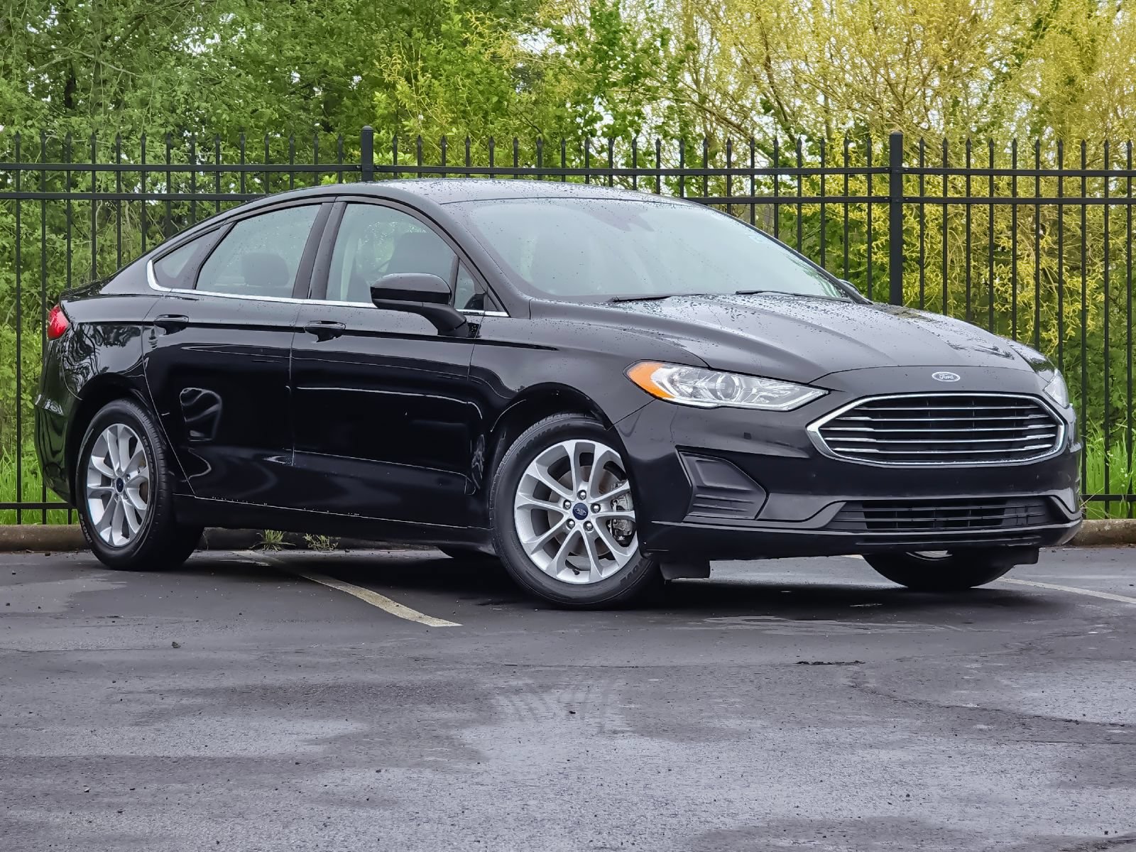 Used 2020 Ford Fusion SE FWD image 2