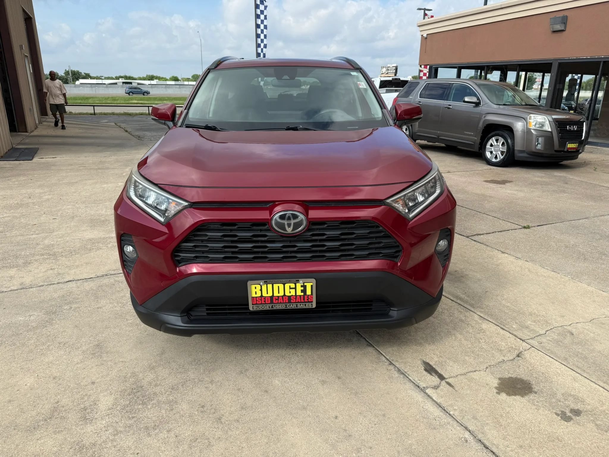 Used 2019 Toyota RAV4 XLE w/ Carpet Mat Package FWD image 2