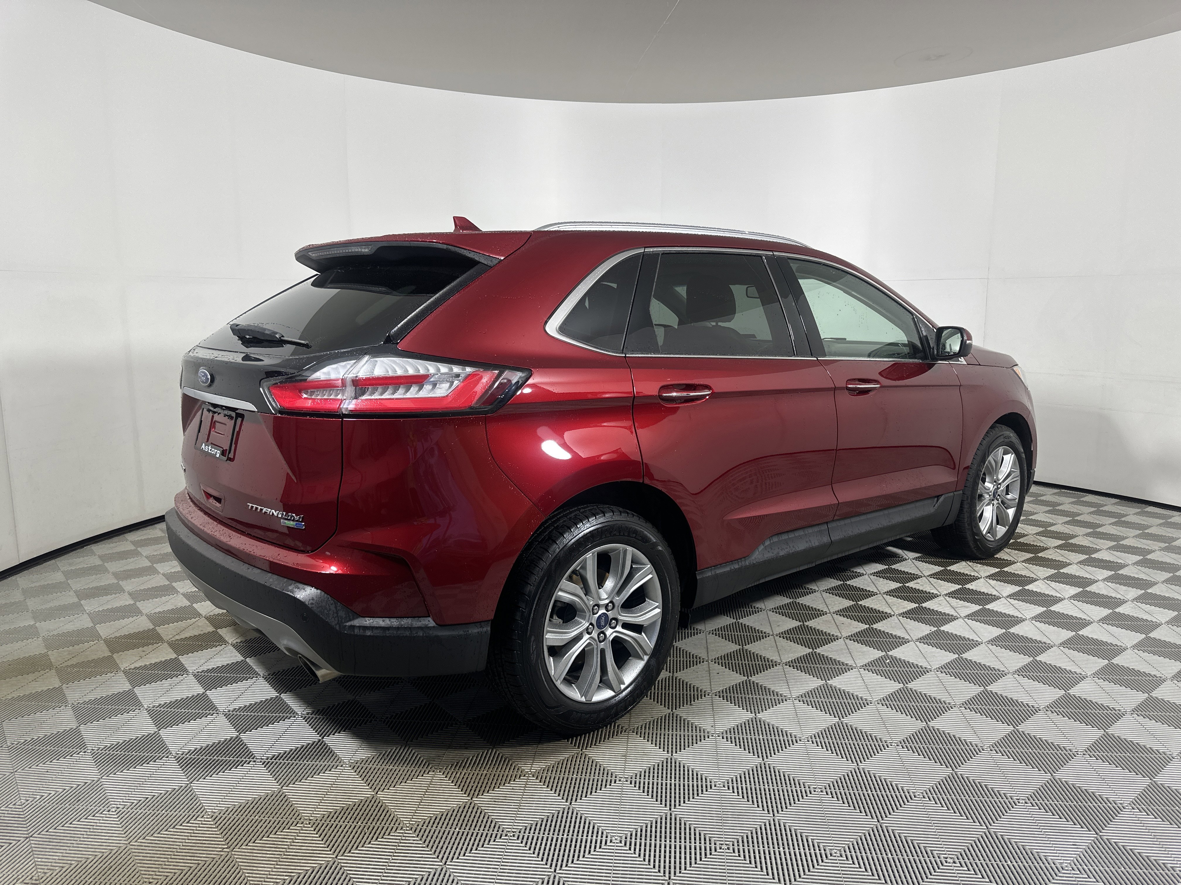 Used 2019 Ford Edge Titanium w/ Cold Weather Package AWD/4WD image 7