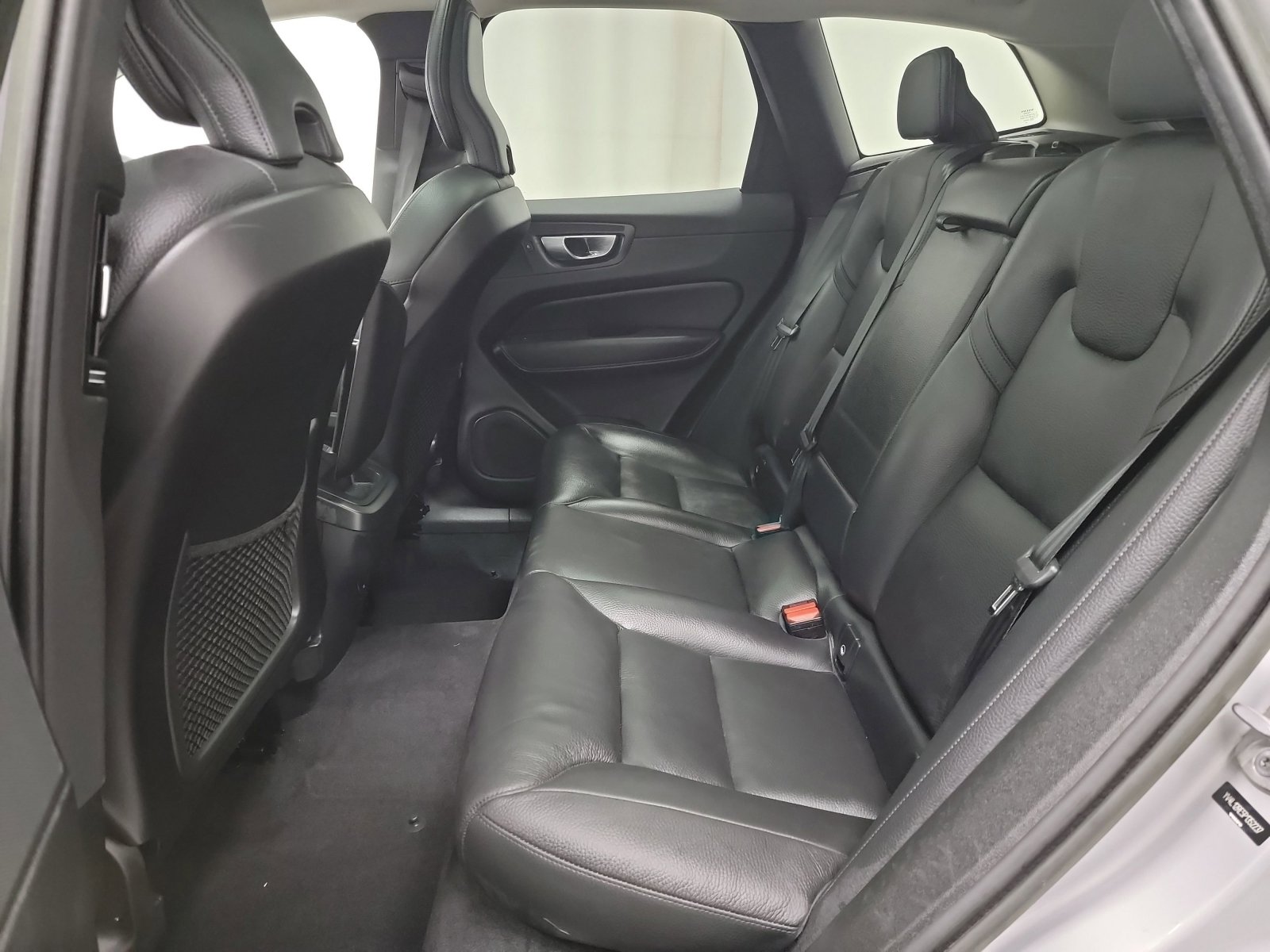 Used 2023 Volvo XC60 B5 Plus image 28