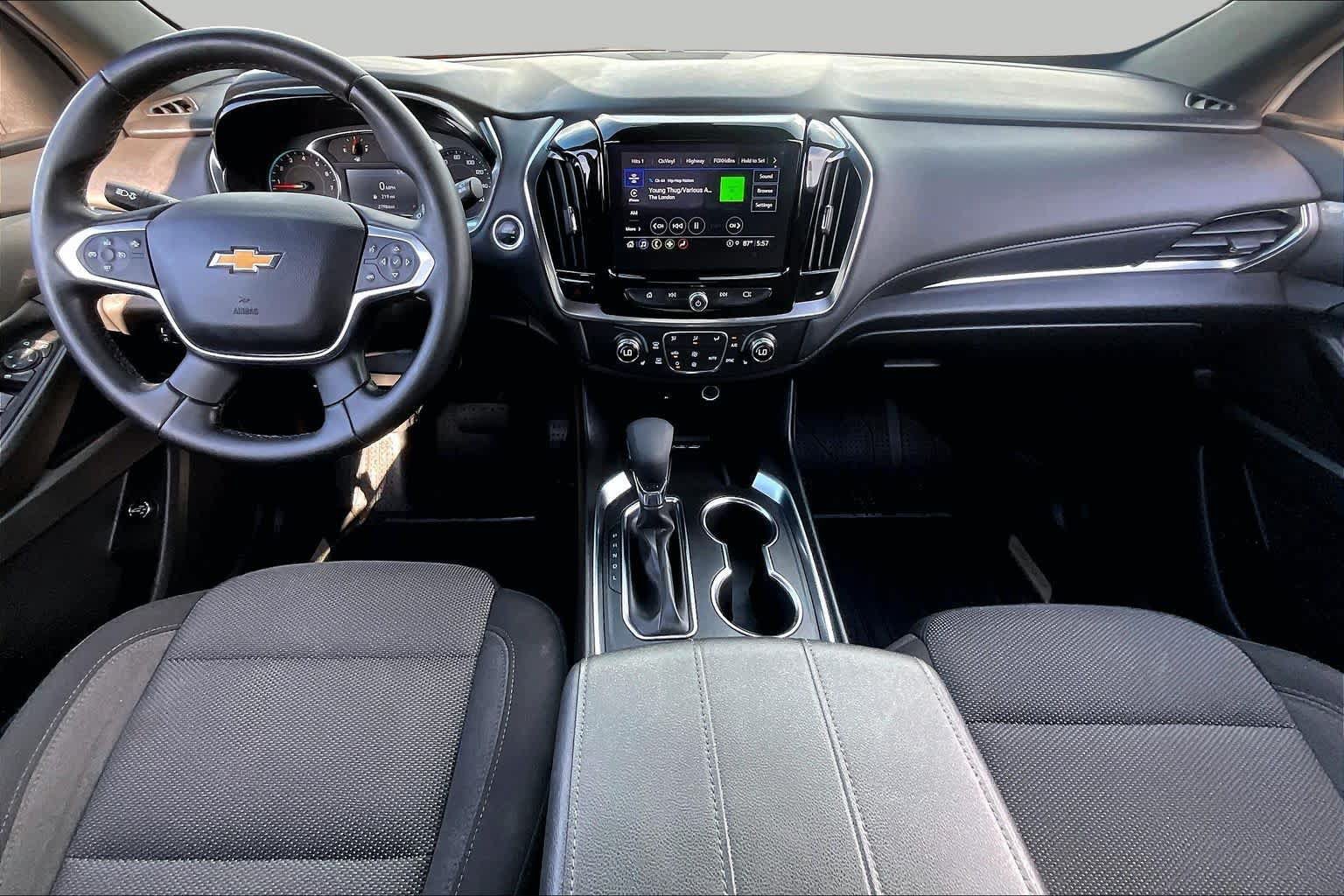 Used 2023 Chevrolet Traverse LT FWD image 16