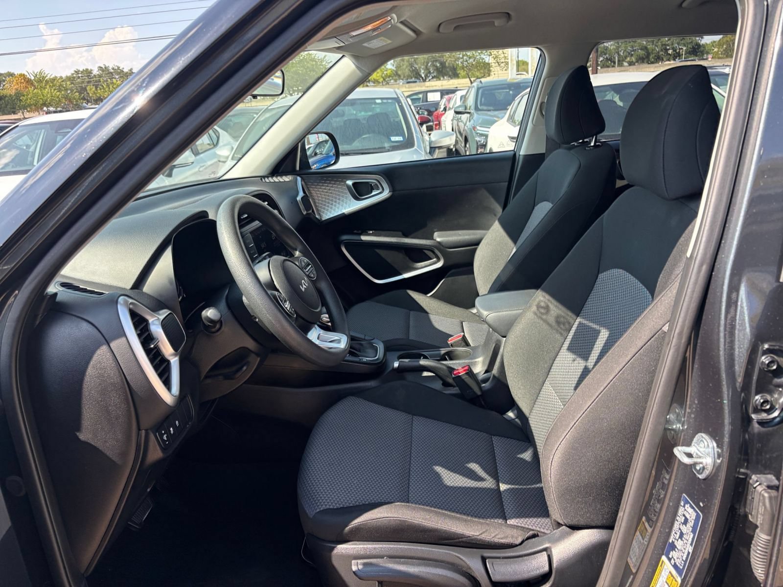 Used 2025 Kia Soul LX w/ LX Technology Package FWD image 20