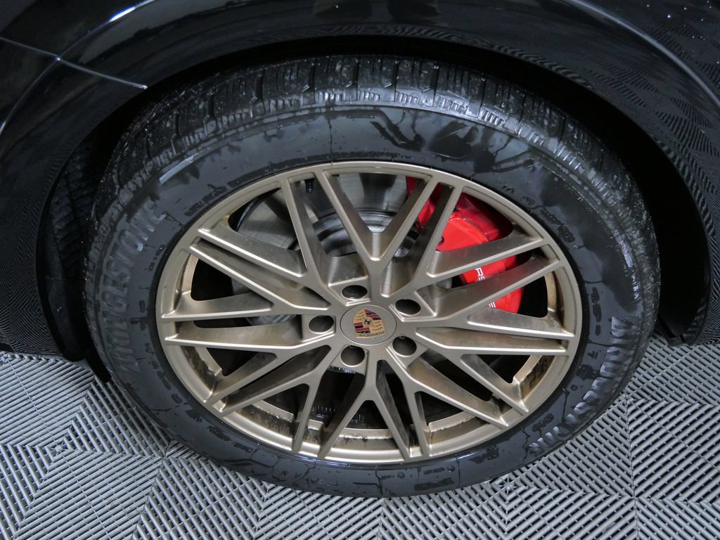 Used 2025 Porsche Cayenne S AWD/4WD image 9