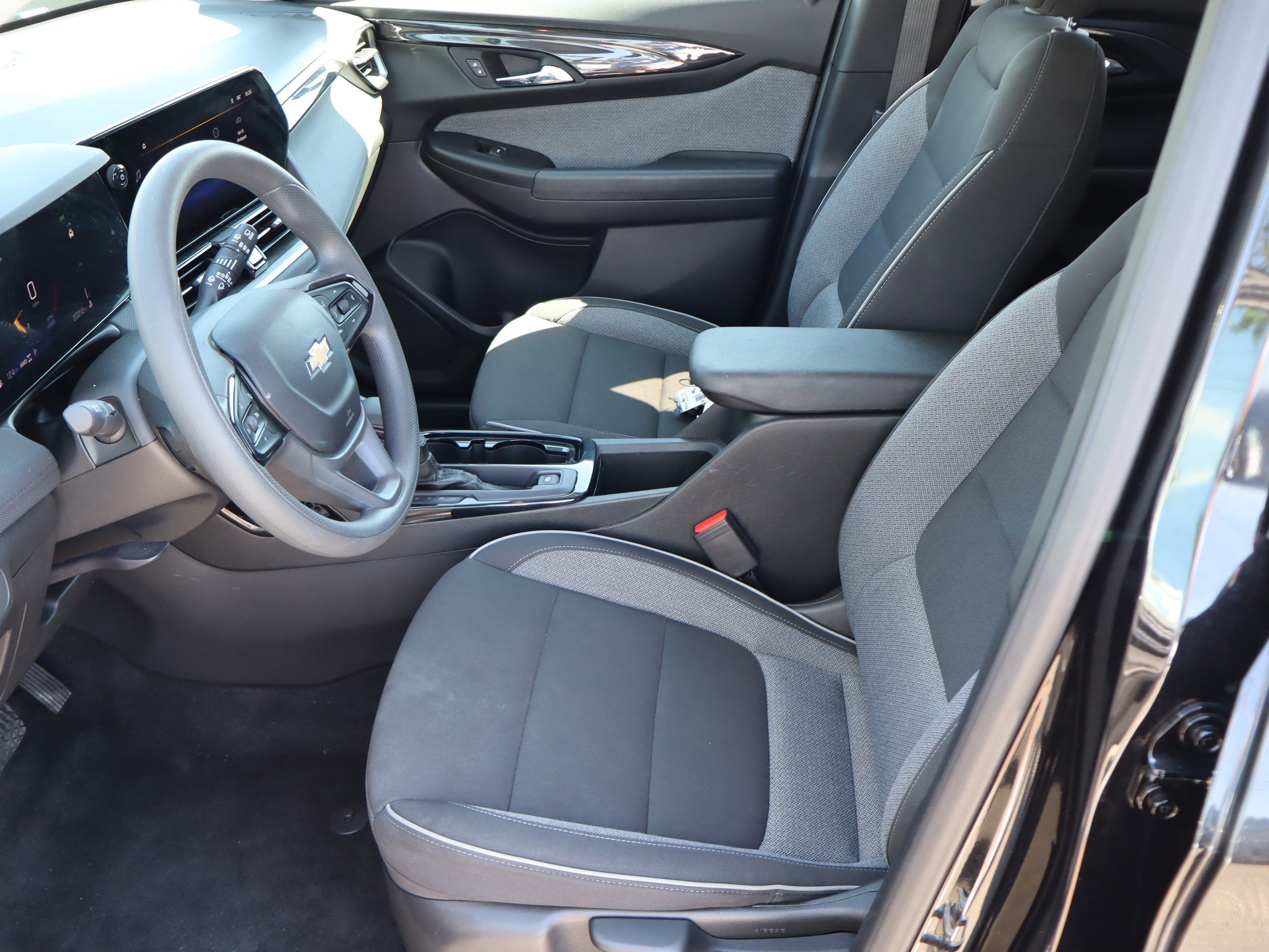 Used 2025 Chevrolet TrailBlazer LT AWD/4WD image 16