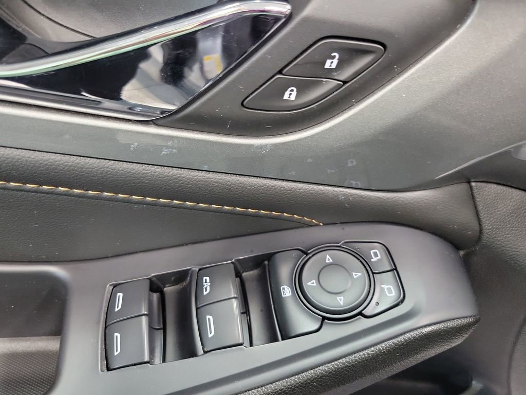 Used 2021 Chevrolet Traverse LT image 27